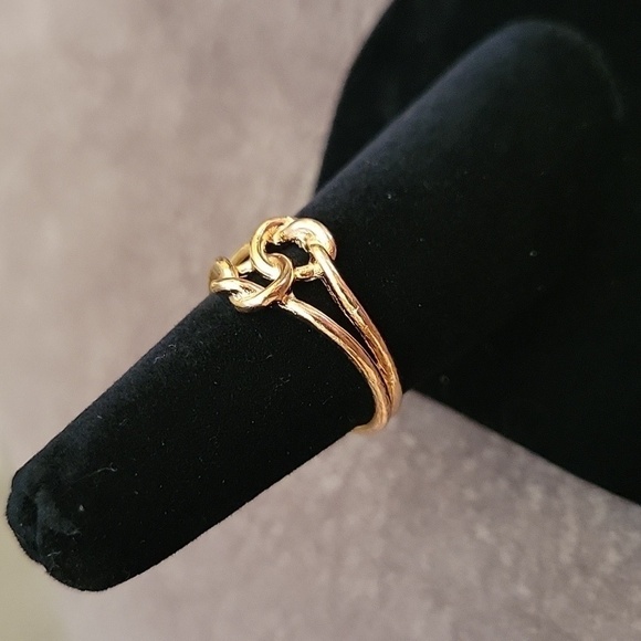 3/$30 VTG Goldtone Knot Ring Size 6 - Picture 3 of 5